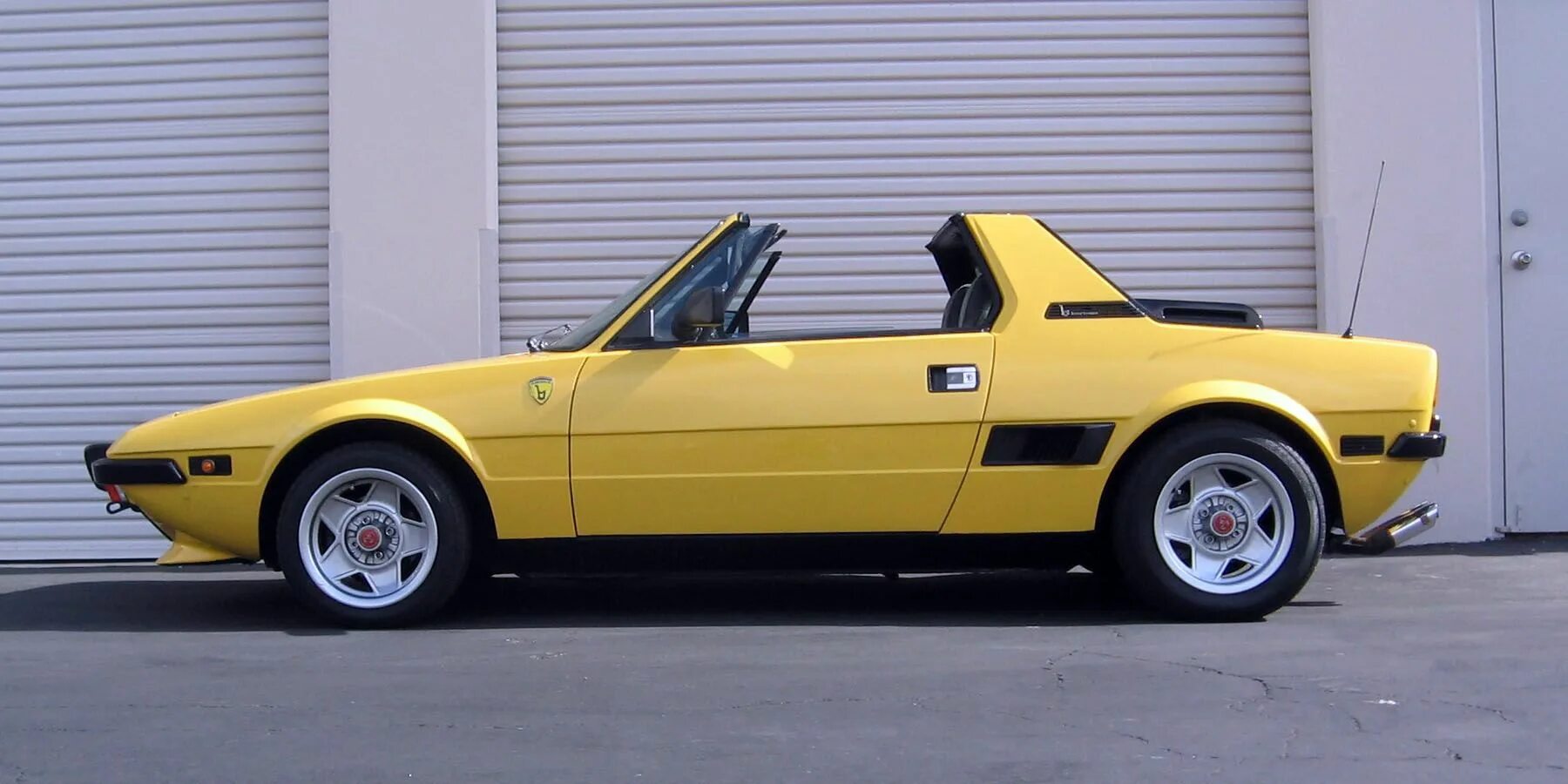 Купить фиат 1 9. Fiat x1/9 Bertone. Fiat 1/9. Фиат Бертоне 1/9. 1979 Fiat x-1/9.