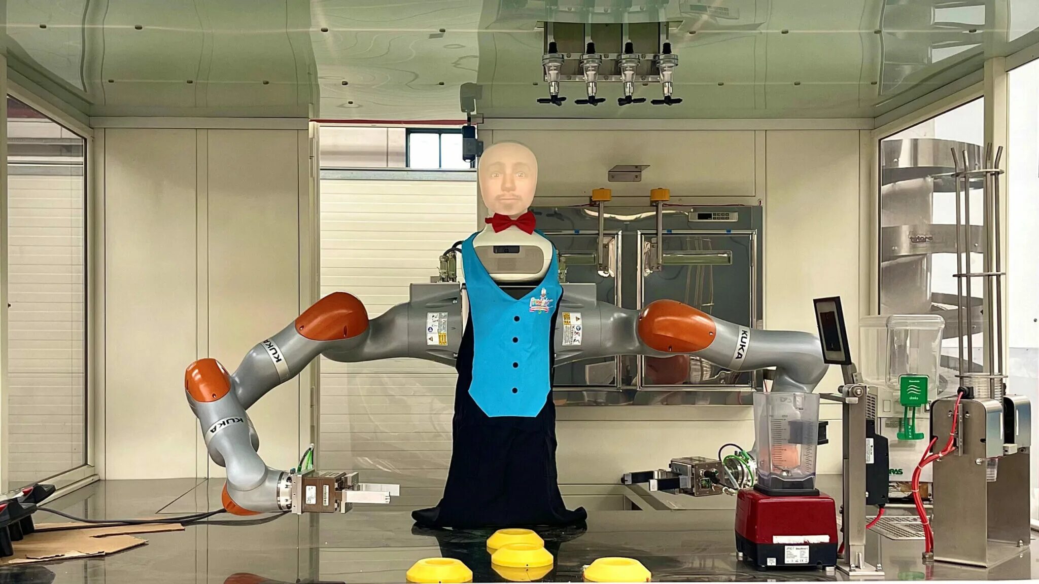 Робот бармен Мрия. Робот-бармен с Bluetooth-управлением. Робот бармен арт.