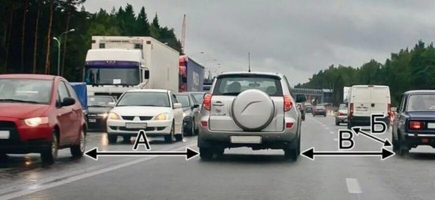 машина едет по мосту. обгон. трасса с машинами. Cadillac cts 2008. Aston martin virage 2011.