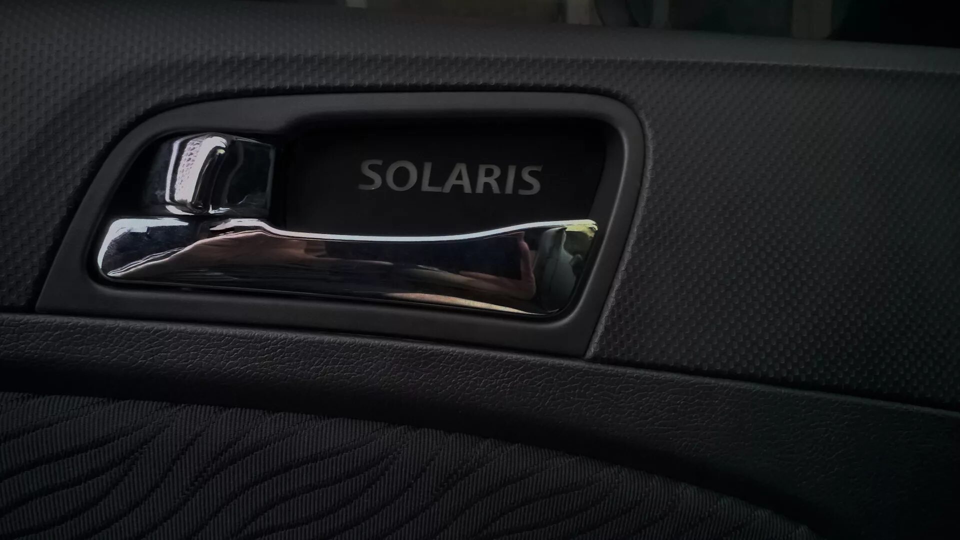 Подсветка ручек дверей Hyundai Solaris 1. Подсветка ручек Hyundai Solaris. Подсветка дверных ручек Хендай Солярис. Подсветка ручек Хендай Солярис 2012.