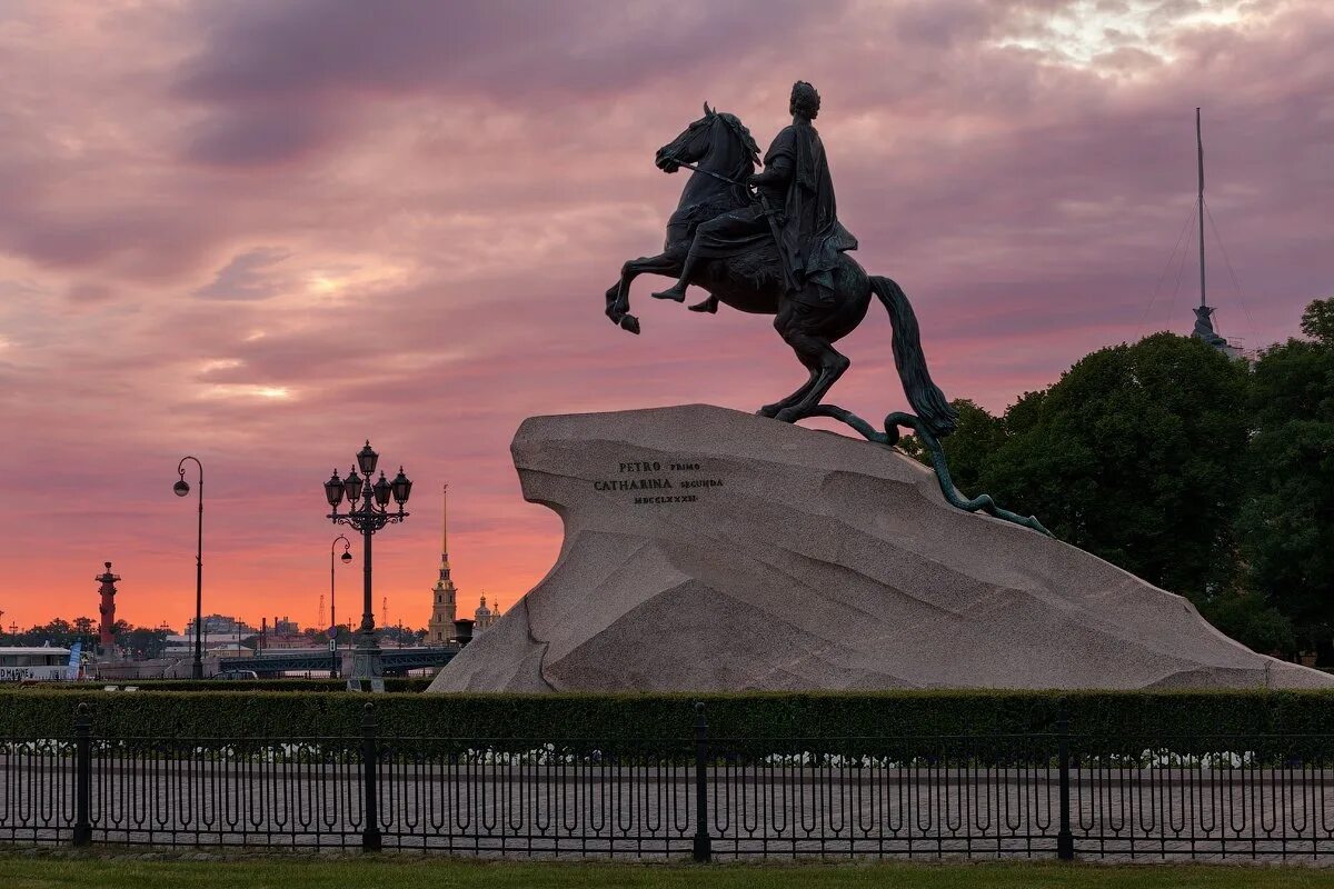Памятник петру 1 находится. Медный всадник в санкт-петербурге. медный всадник памятник петру 1. памятник петру i медный всадник. петр первый памятник медный всадник.