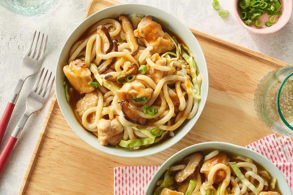 Udon. Лапша yaki udon. японская лапша удон. набеяки удон. яки удон тори.