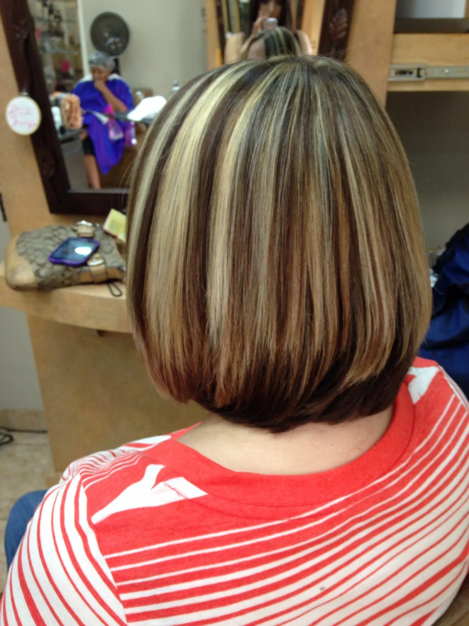 Мелирование только верхней части головы фото Crown highlights and low lights Yelp Hair lengths, Hair styles, Hair