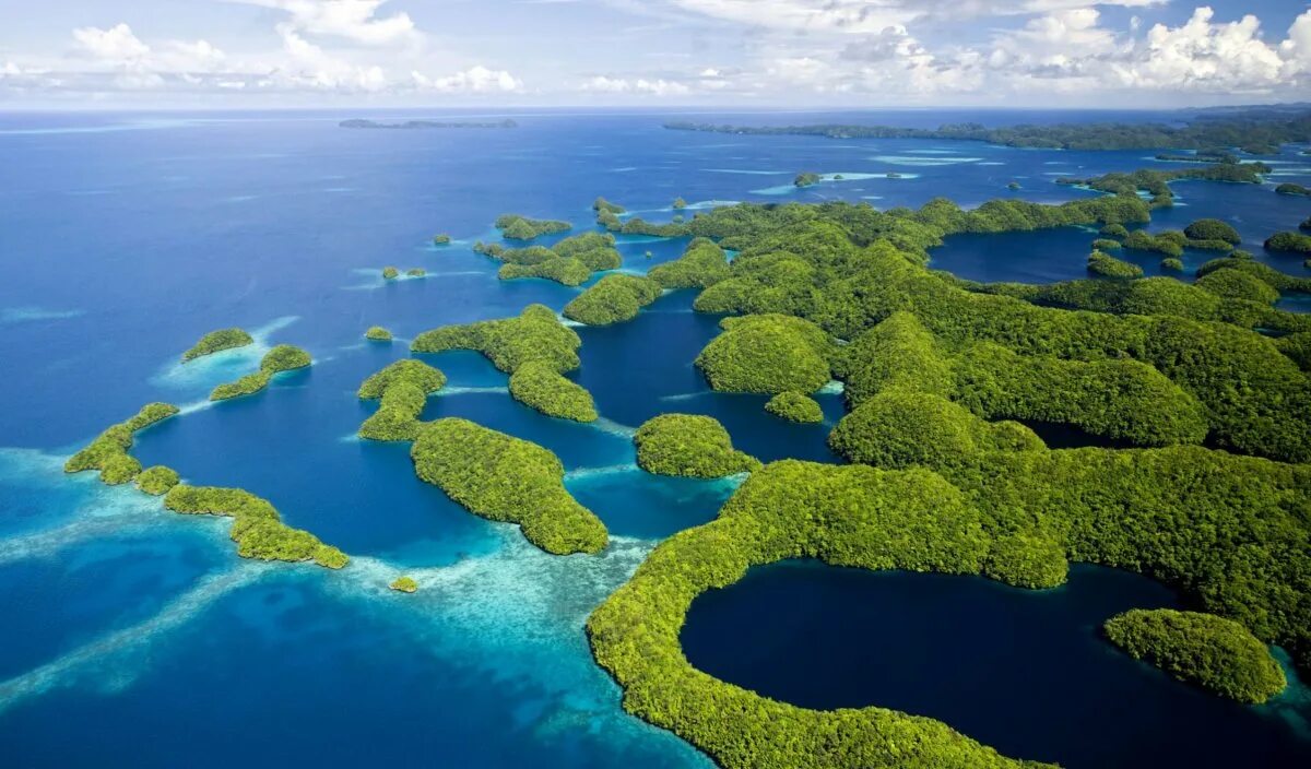 Группа островов расположенных в тихом океане. Острова Микронезии. Остров Палау Микронезия. Каролинские острова Атолл. Федеративные штаты Микронезии.