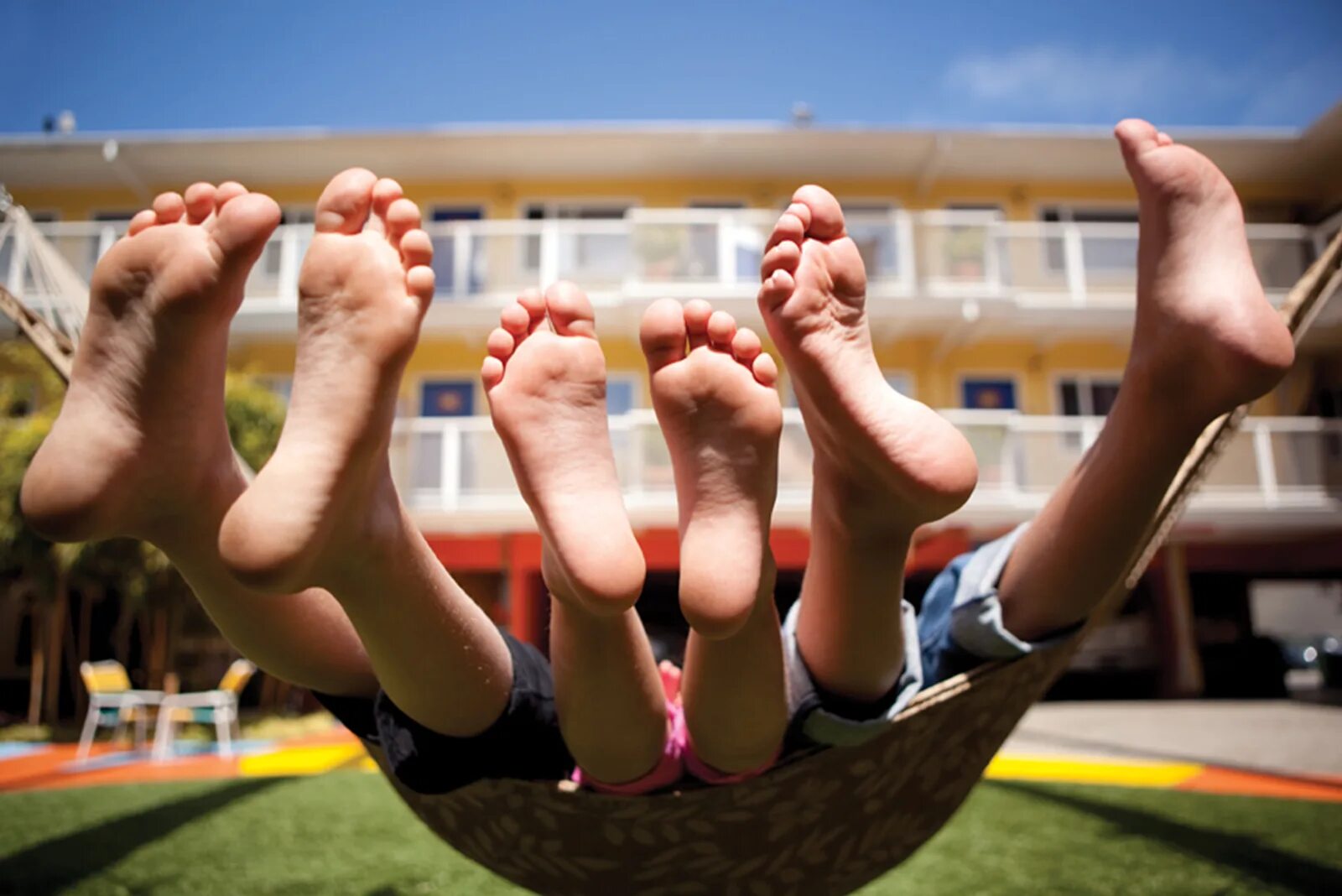 Family model stepping. Feet школа. Feet дети. Фут в школе. Барефут КИД.