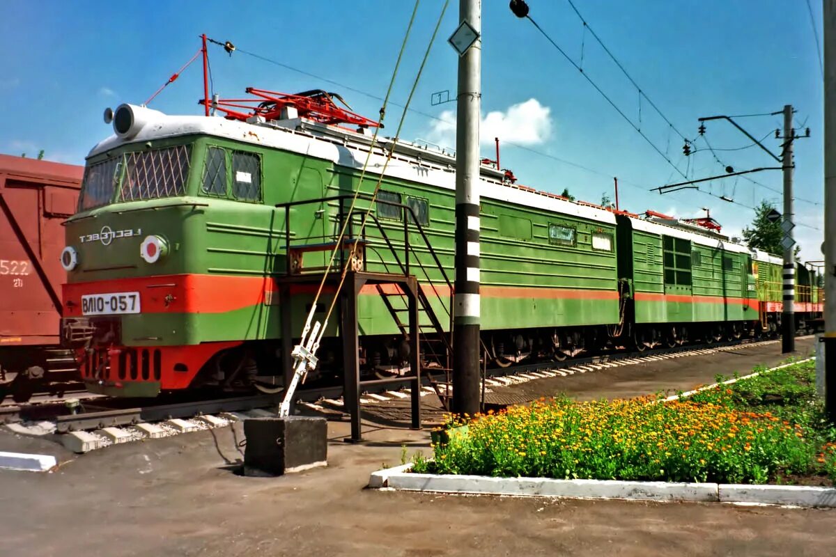 Поезд 057