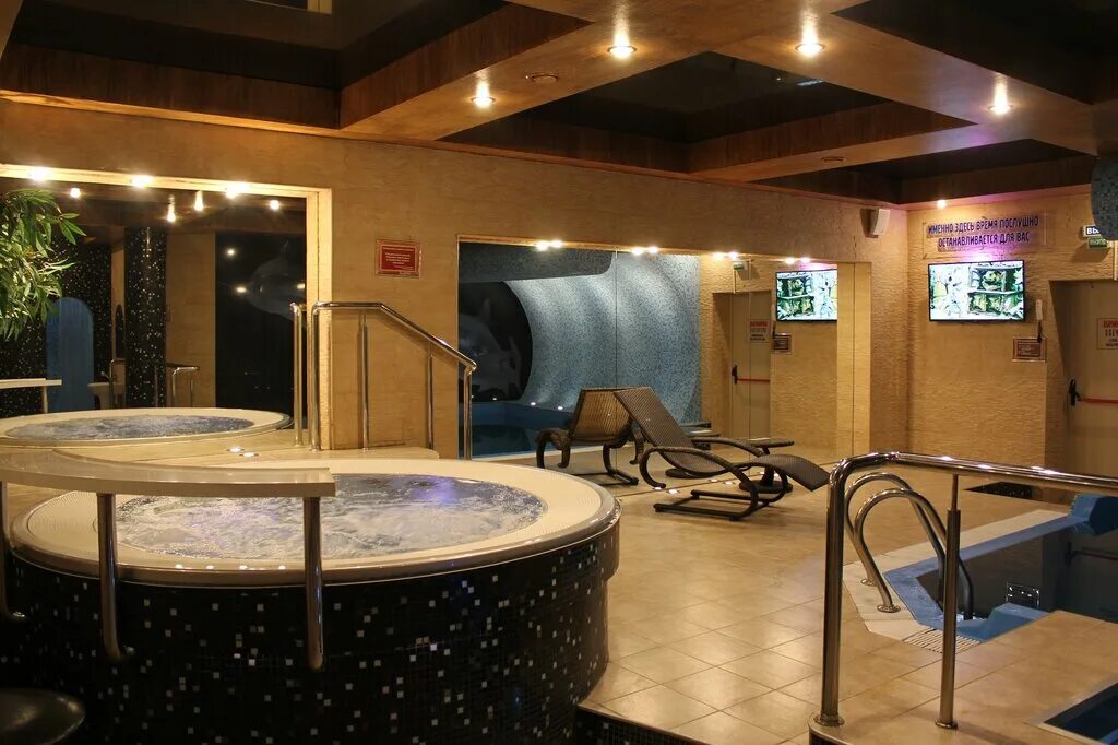 Джакузи ниагара ванна. Римские термы пенза с джакузи. Сауна spa римские термы курск. Jacuzzi ванна с гидромассажем. Сауна пирамида курск.