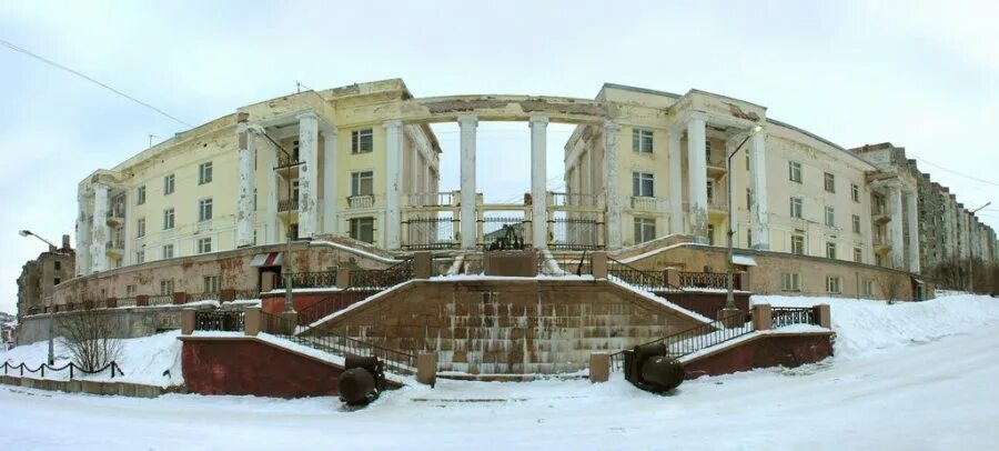 Полярный героев североморцев 1. Поселок полярный мурманская область. Полярный дом. Г полярный мурманская школа 1. Барнаул полярная 48 фото.