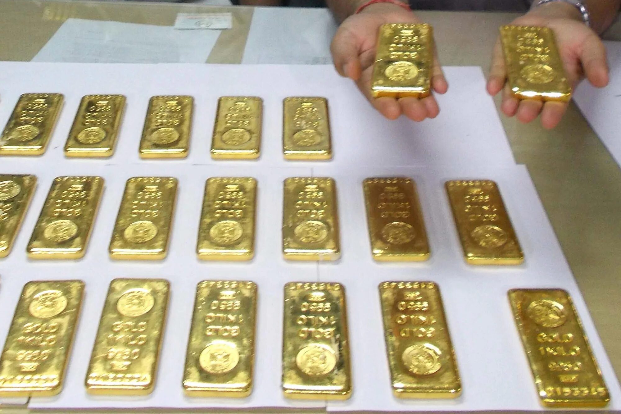 Golden many. Золотые слитки Dore.. Gold Dore Bars. Слиток золото Киргизия. Gold Bajian.