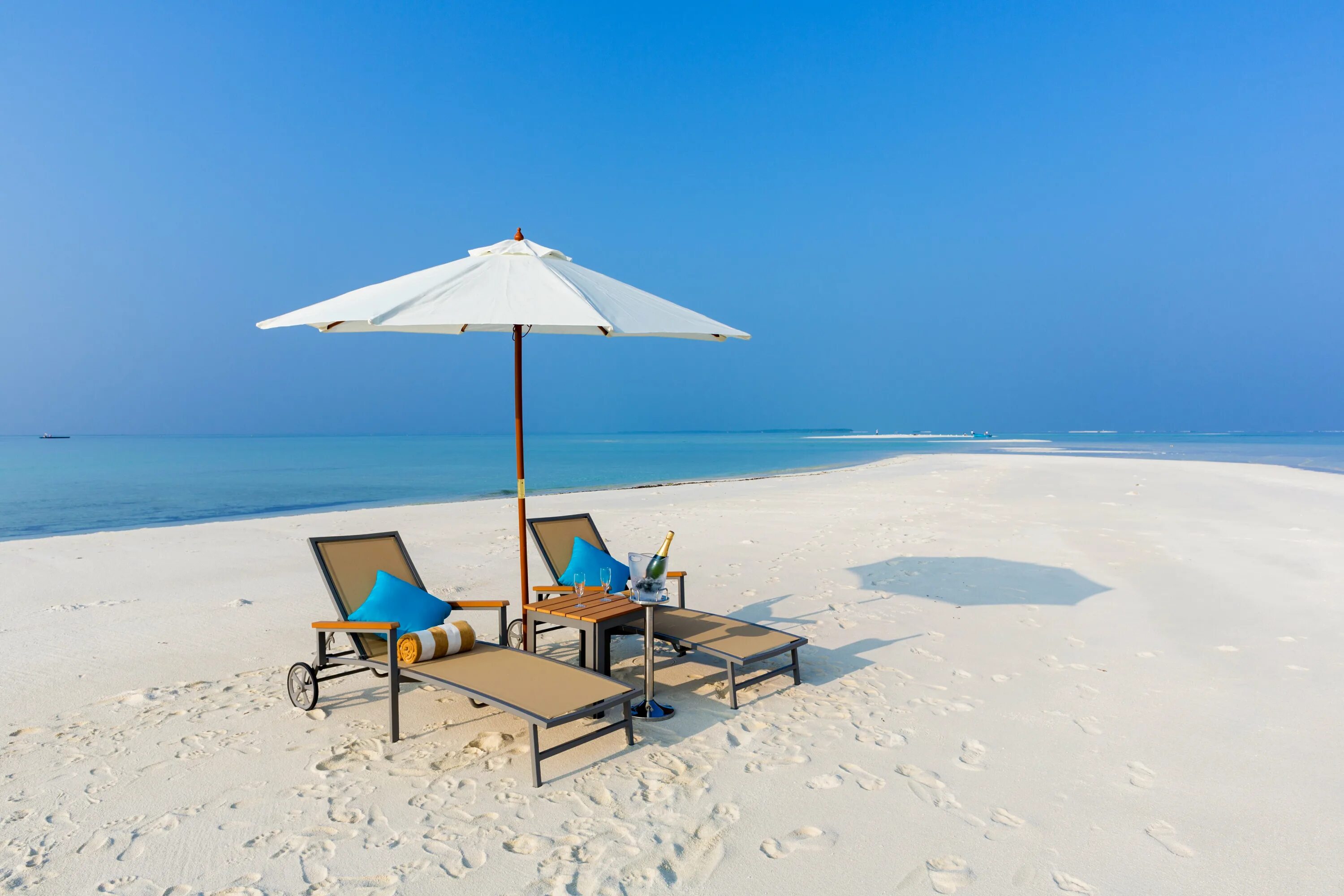 Cocoon maldives. Отель cocoon maldives 5. cocoon maldives 5 мальдивы. кокон малдивс. sandbank мальдивы.