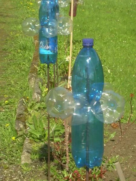 Отпугиватель пластмассовой бутылкой. Отпугиватель пластмассовой бутылкой. Отпугиватель пластмассовой бутылкой. Отпугиватель кротов вертушка. Вертушки от кротов отпугиватель кротов.