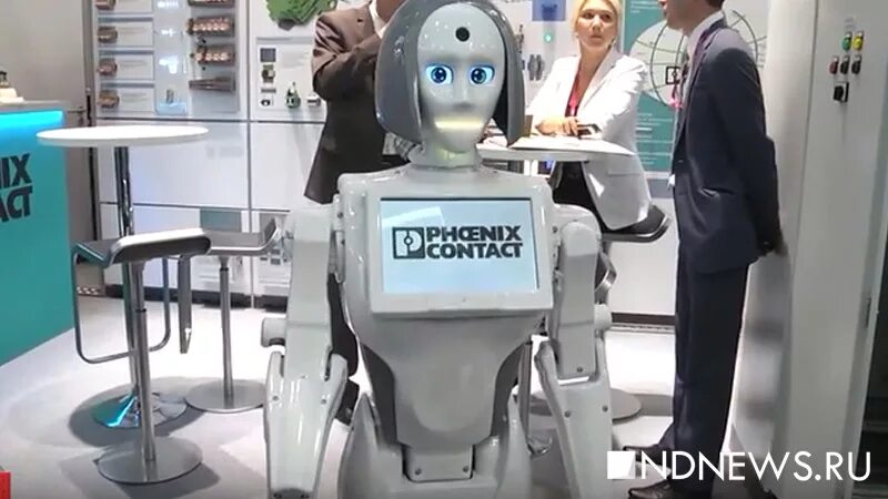 Танец робота в офисе. Майкл ютубер. Робот ругается матом. Робот пылесос матерится. Робот по кожаных.