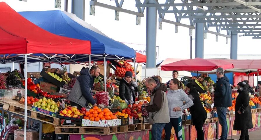 Рынок в минске где. Палатка на рынке. Торговая палатка на рынке. Оптовый и розничный рынок. Шатер для рынка.