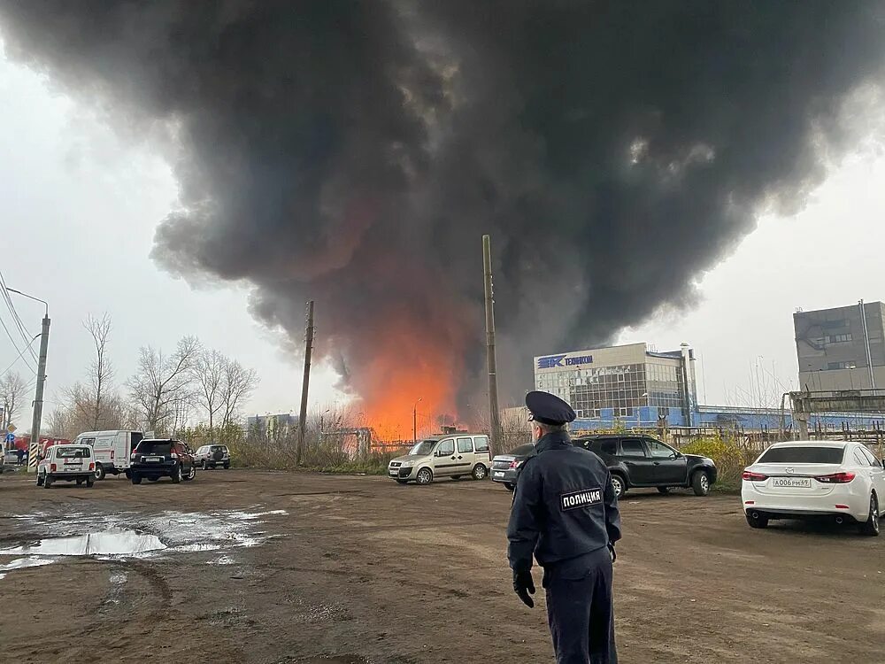 Пожар в Твери на Московском шоссе. Вчерашний пожар. Пожар в Твери сейчас. Пожар в Твери вчера.