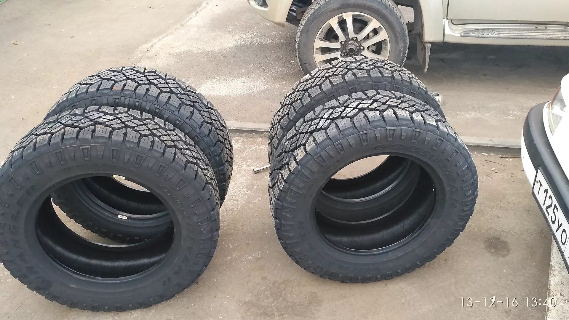 Купить шины 18 радиус. Wrangler Duratrac 265/60 r18. Goodyear Wrangler at 265/60 r18. Резина дюратрак Гудиер 265 60 r18. Резина грязевая на УАЗ 285 60 r18.