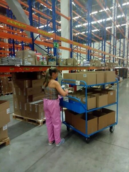 комплектовщик на склад. работник склада. требуется комплектовщик на склад. комплектовщик комплектовщица. комплектовщик вахта.