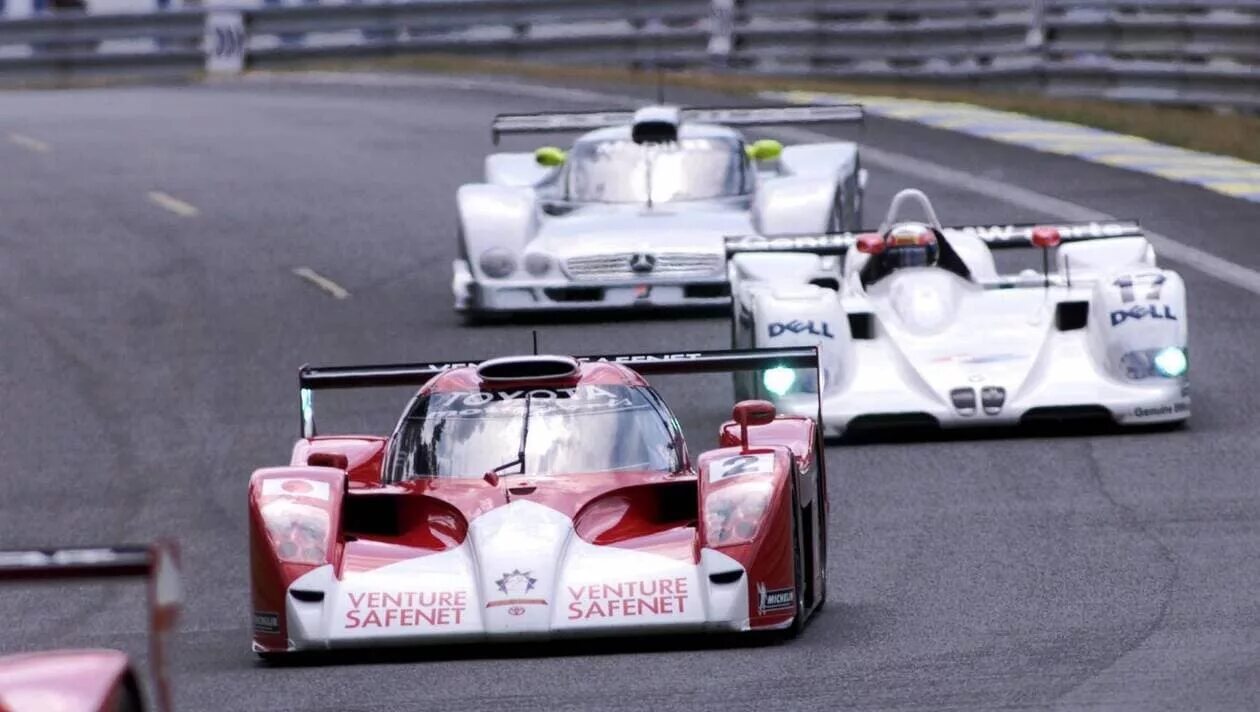 Mercedes clr 1999 ле ман. Sauber mercedes c11. Мерседес ле ман. Mercedes clr 1999 ле ман. Clr flip 99 le mans.