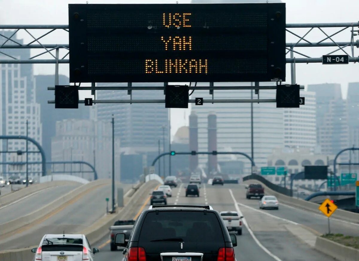 Ln use. Turn Signal. Turn conventional Lanes. Change Lanes on the Road.