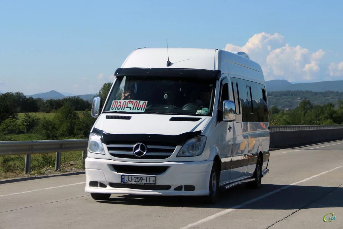 Mercedes-Benz Sprinter Ереван Тбилиси. Кутаиси Тбилиси маршрутка. Москва Ереван Спринтер. Тбилиси Кутаиси автобус. Автобус тбилисская кропоткин