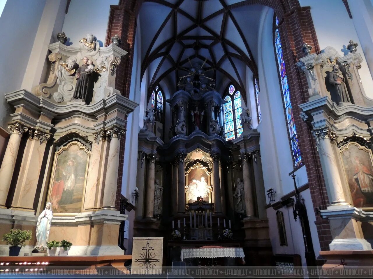 вильнюс на неделю. костёл святой анны (вильнюс). москва рига люкс экспресс. литва исторический центр вильнюса. вильнюс на неделю.