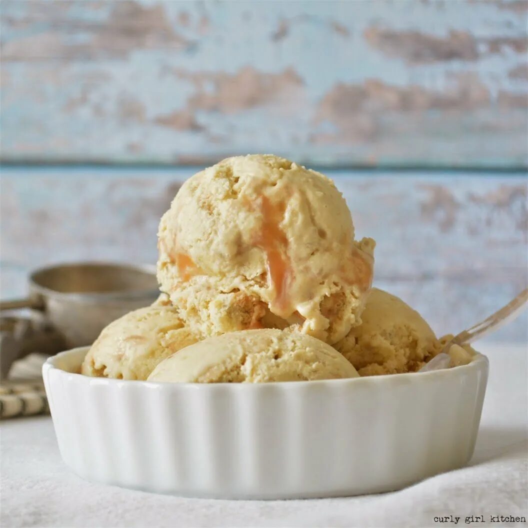 мороженое лайм авокадо. постное мороженое. сыроедческое банановое мороженое. мороженое из банана. постное мороженое.