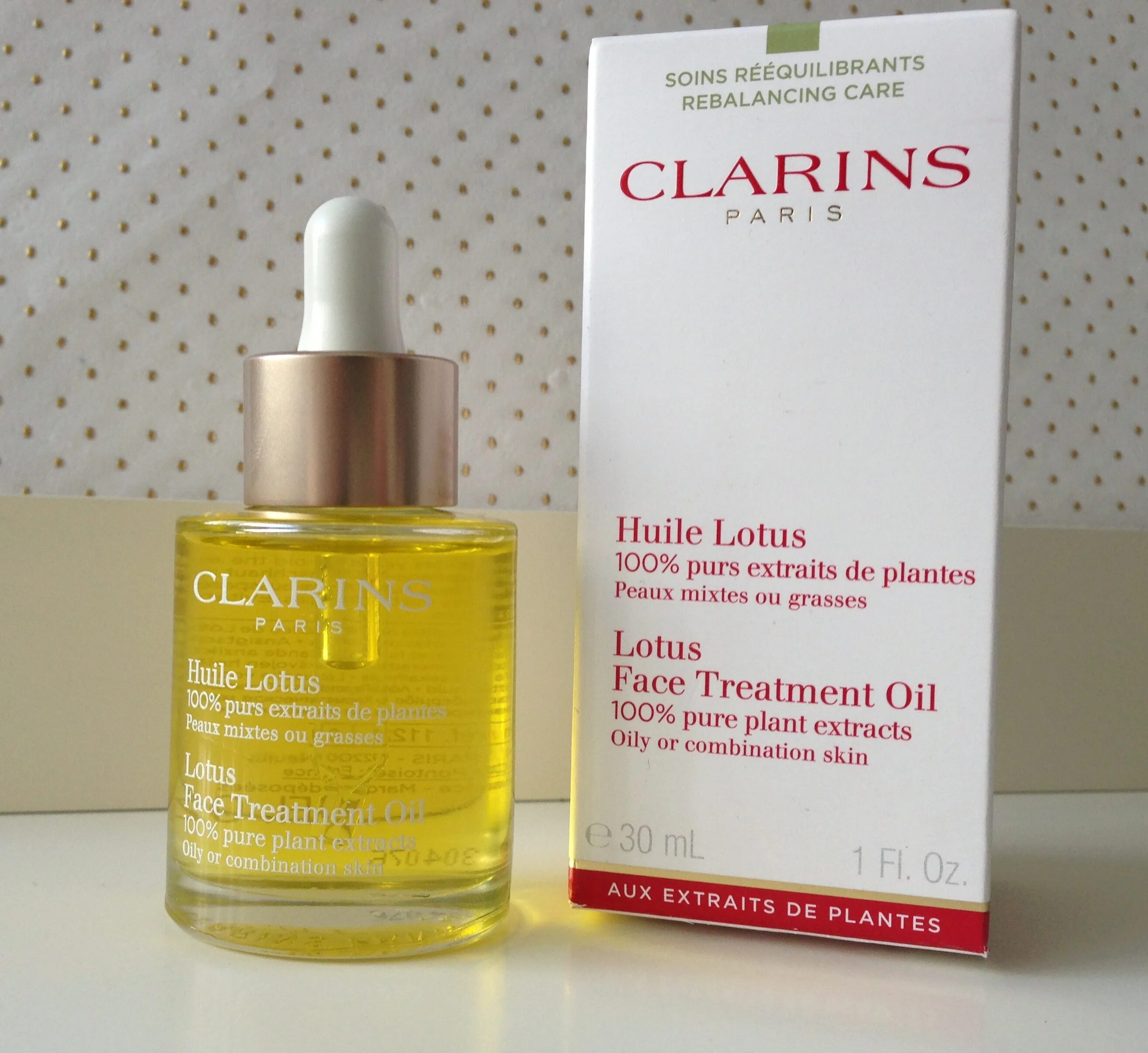 Clarins huile lotus пробник. Гидрофильное масло clarins. Масло кларанс для лица отзывы. Clarins santal масло для лица для сухой и чувствительной кожи. Кларинс масло для лица.