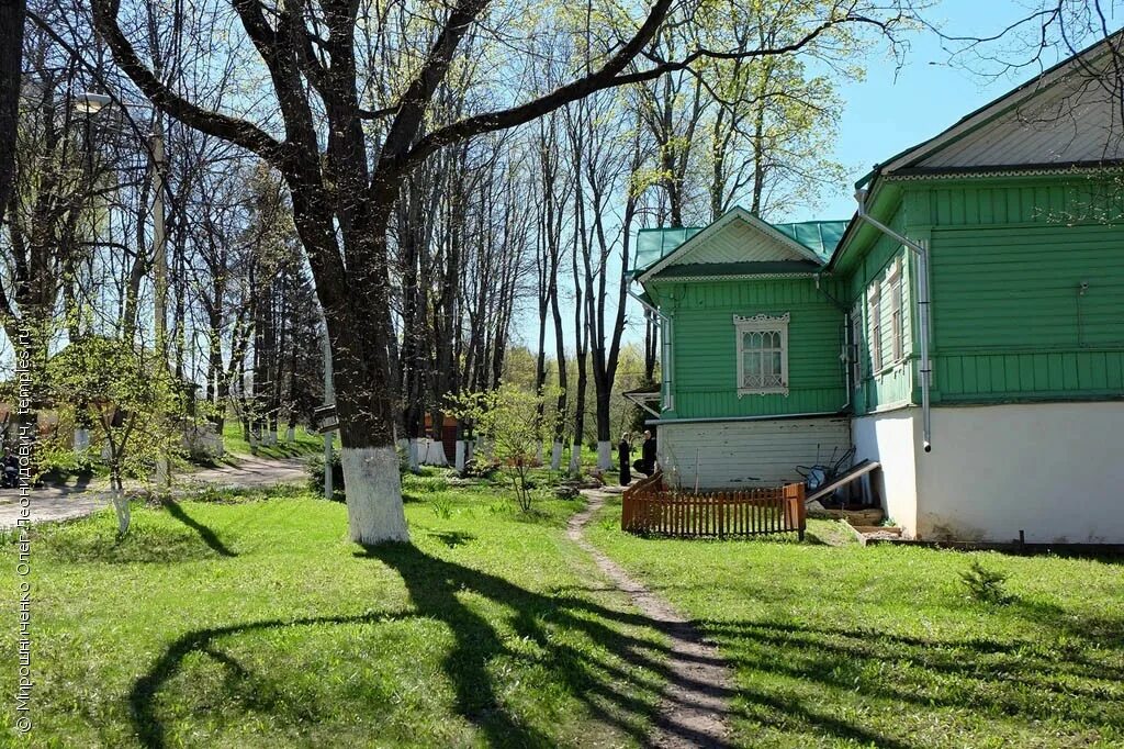сретенский монастырь. 8 дом в абалаке улица озёрная. мирожский монастырь псков зима. настоятель спасо-мирожского монастыря. дом настоятеля.