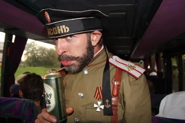 Казаки бухают. Бухие казаки. Пьяные казаки. Толстый казак. Современные казачьи генералы.