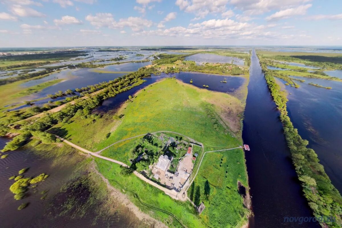 Новгородская область в реальном времени. Городище Великий Новгород. Рюриково Городище в Великом Новгороде. Городище Рюрика Великий Новгород. Рюриково Городище археологический памятник.