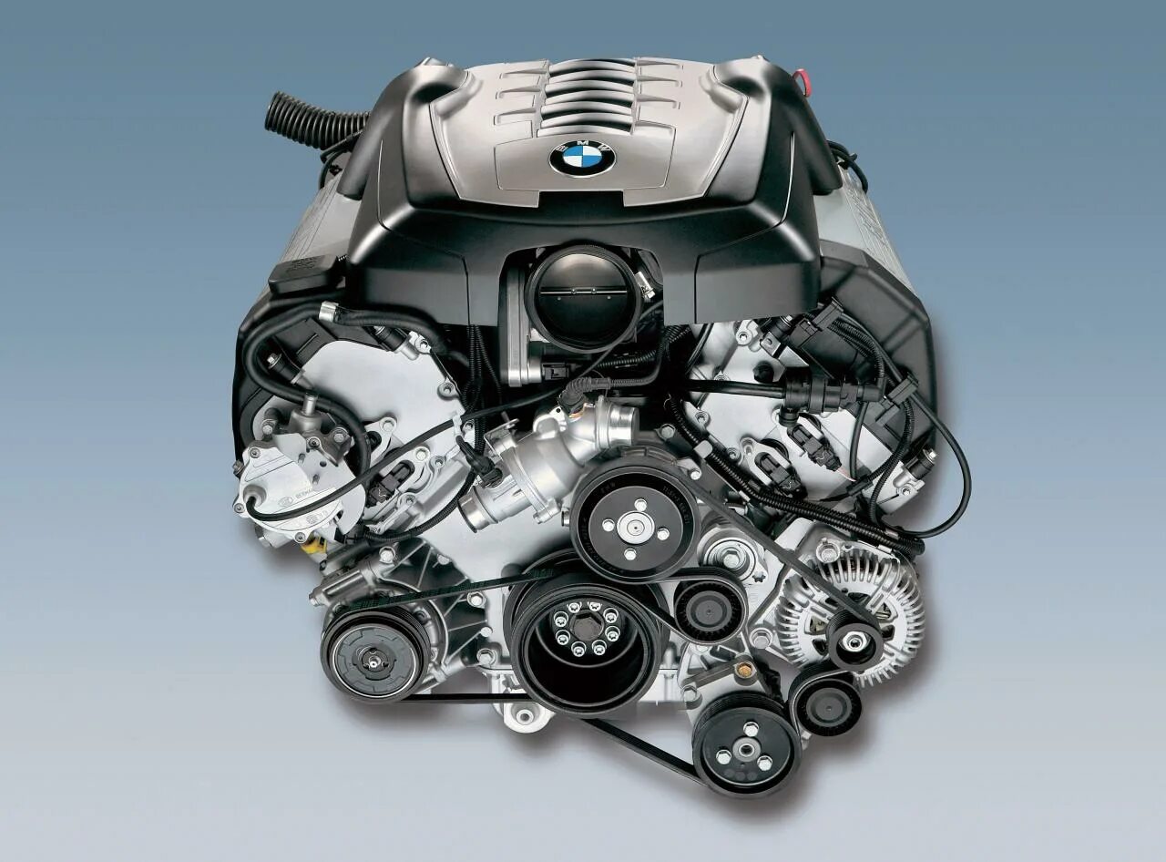 Генератор х5 е70. BMW v8 n62. Мотор n62 4.4. Мотор n62 BMW. Двигатель n62 BMW 4.4.