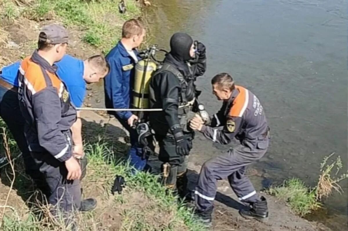 Водолазы фонтейна вылавливают реликвии и надеются быстрее