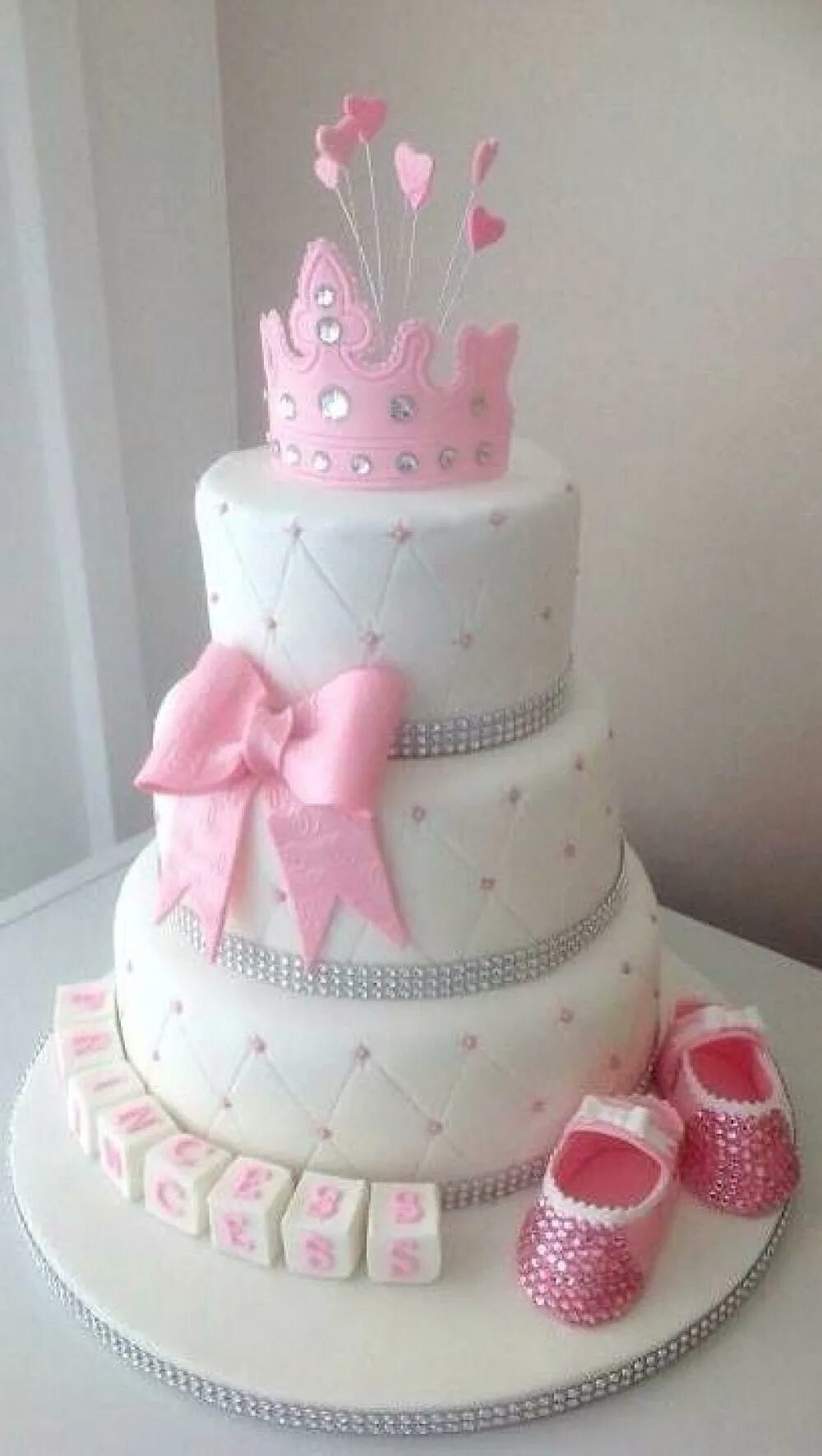 Торт на годик девочке. Двухъярусный торт на год девочке. Двухъярусный торт для девочки. Торт на годик девочке двухъярусный. Двухъярусный торт для девочки.
