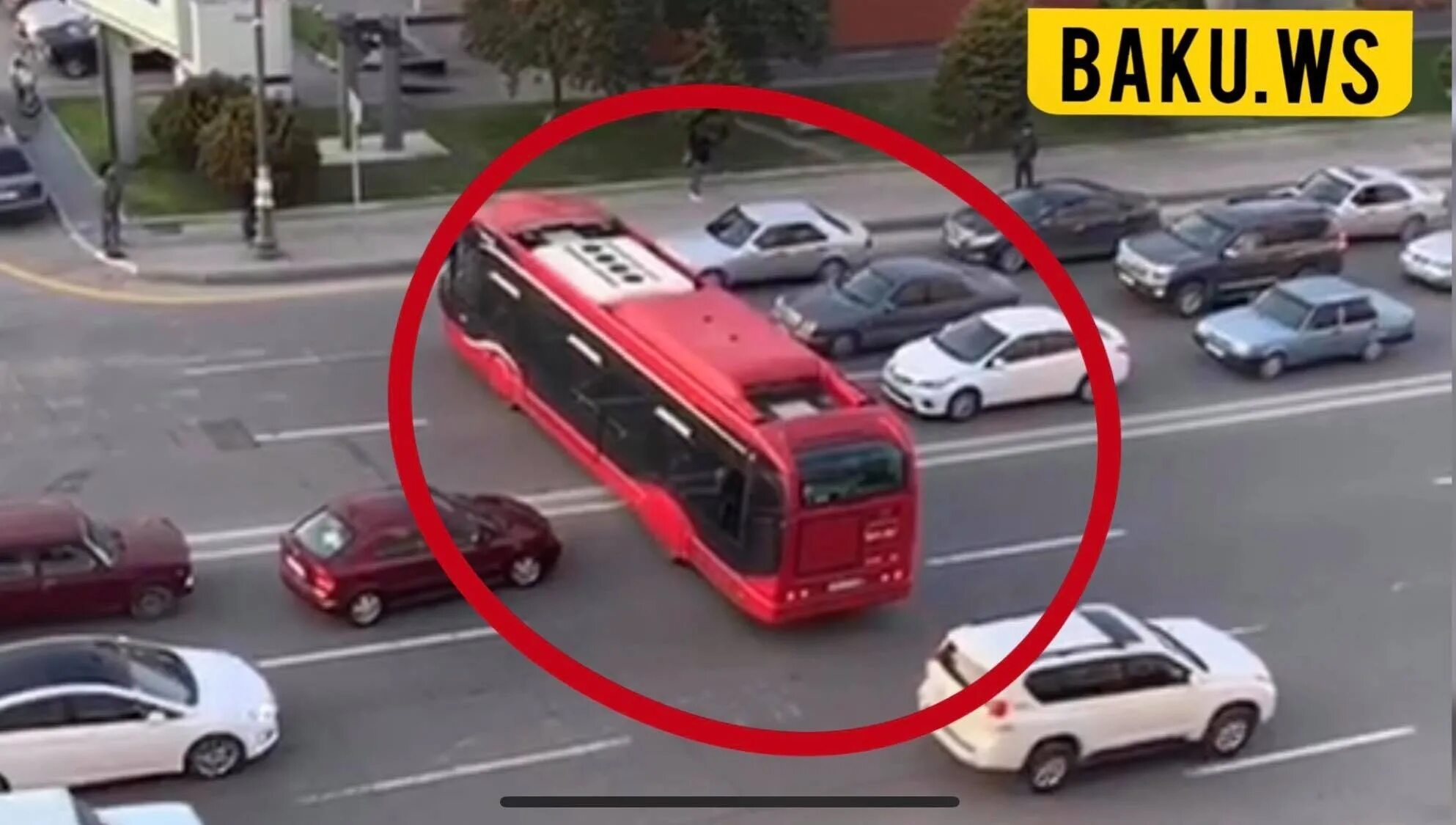 BAKUBUS. "BAKUBUS" avtobusunu daşladilar. BAKUBUS 3d.