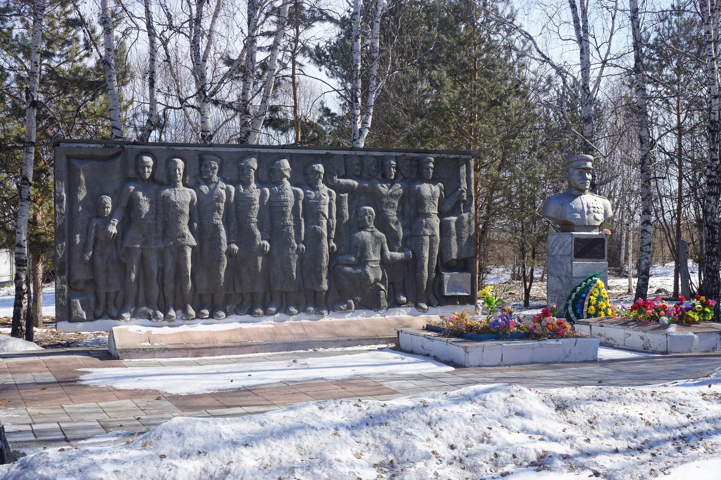 Гагарин братская могила 2. Мемориал погибшим евреям. Мемориал братская могила советских воинов. Над братской могиле. Мемориальный комплекс братская могила кантемировка.