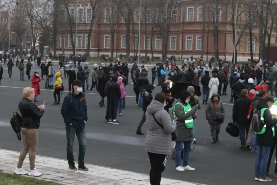 Митинг шествие Саратов. Навальный митинг Саратов. Митинг Саратов несанкционированный. Митинг в Саратове сейчас. Время саратов секунды сейчас