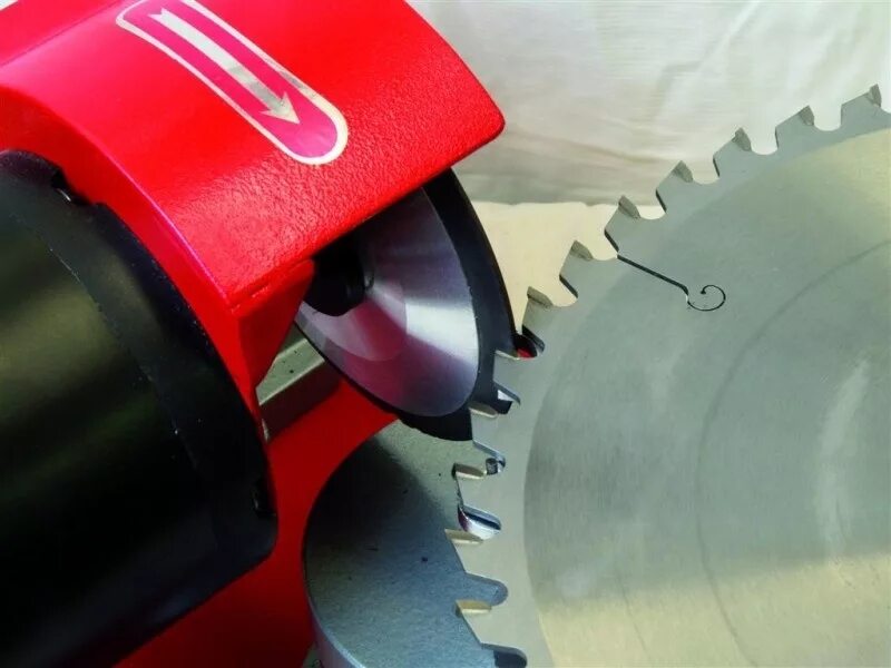 Заточка пильного диска по дереву. Заточка диска циркулярной пилы с напайками. Как правильно заточить диск. Заточка диска циркулярной пилы с напайками. Диск для заточки дисковых пил с твердосплавными напайками.