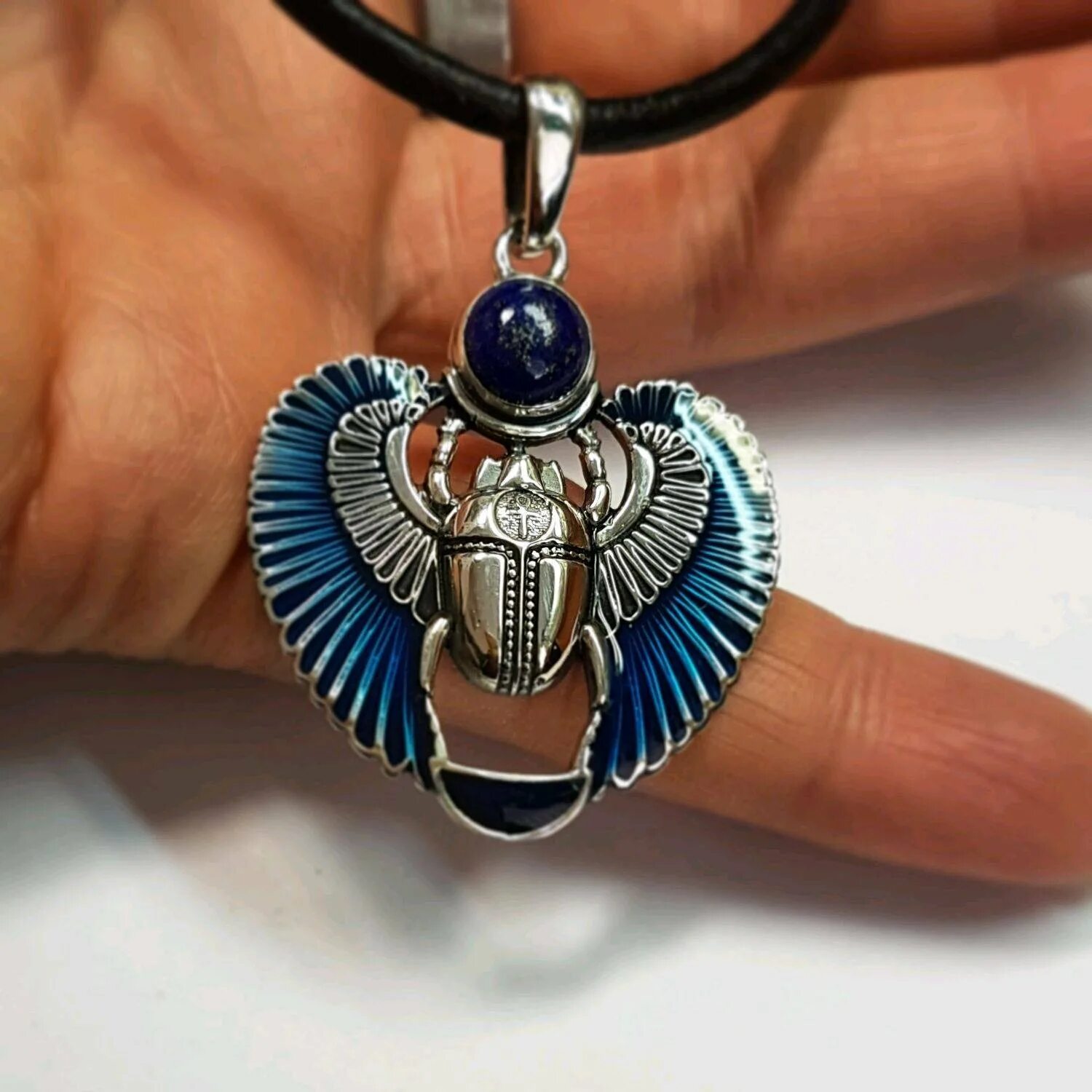 жук скарабей значение талисмана. египетский амулет жук скарабей. древние амулет скарабей древний египет. жук скарабей талисман в египте. скарабеи талисман египет.