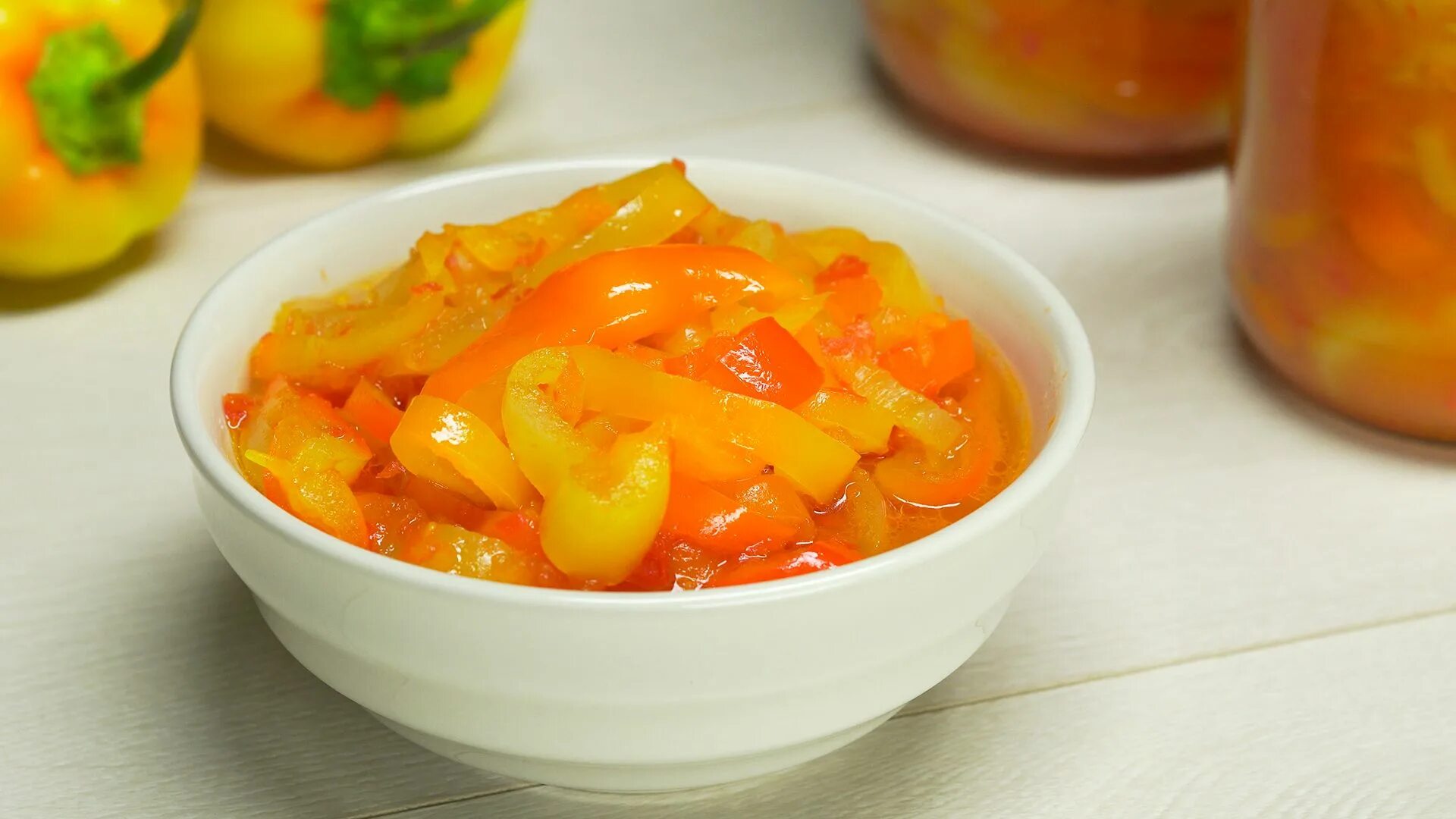 Лечо по венгерски. Лечо по венгерски зареченский продукт. Венгерская кухня лечо. Лечо. Лечо с моравскими колбасками.