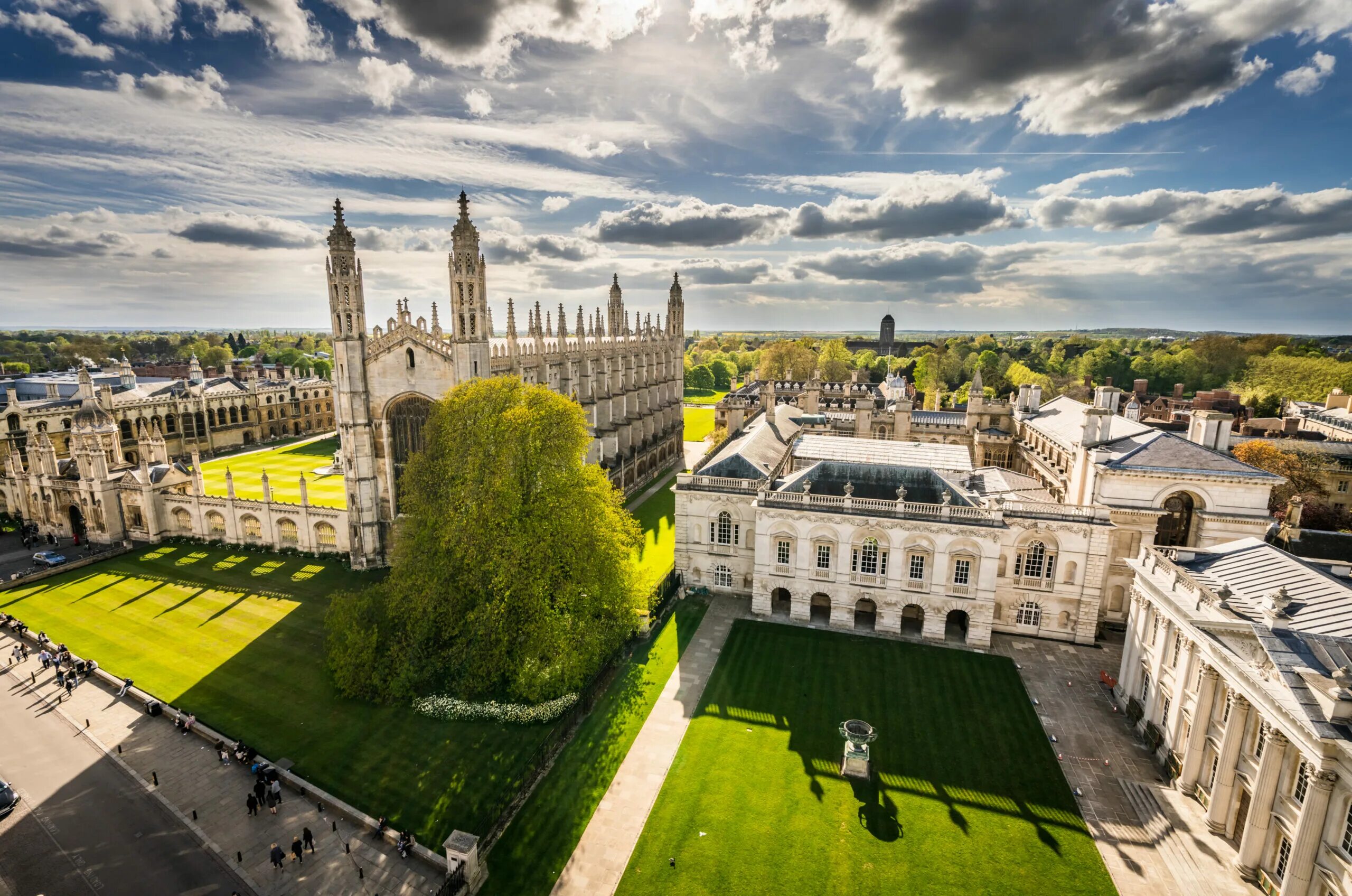 Кембриджский университет. Кембриджский университет (University of Cambridge). Университеты Оксфорда и Кембриджа в Англии. Кембридж Англия колледжи. The is located in street