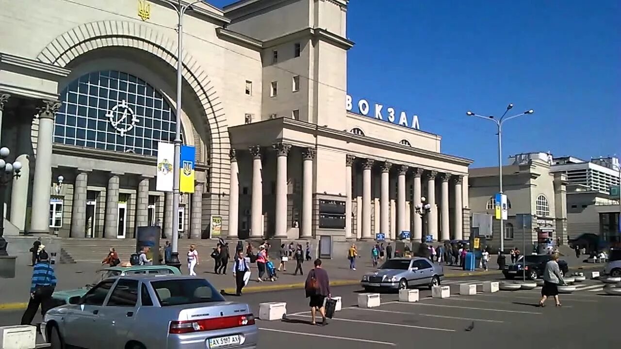 Вокзал днепропетровск. Ж/Д вокзал г.Днепропетровска. Днепр ЖД вокзал. Ж Д вокзал Днепропетровск. Днепропетровск Южный вокзал.