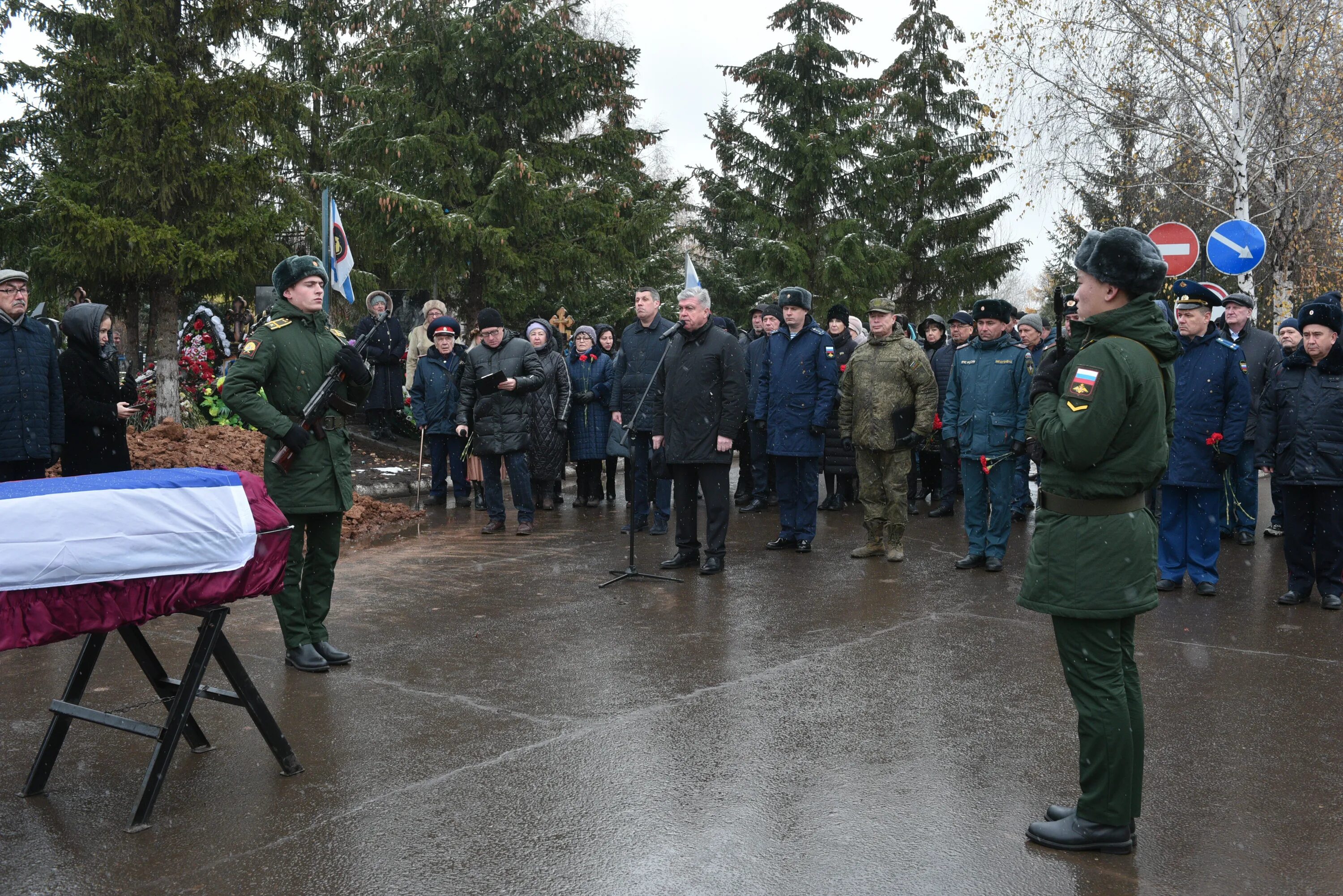 Новости сво сегодня 1 апреля. Набережные Челны похороны Андрея. В Челнах похоронили солдата. Набережные Челны простились с Александром китовым.