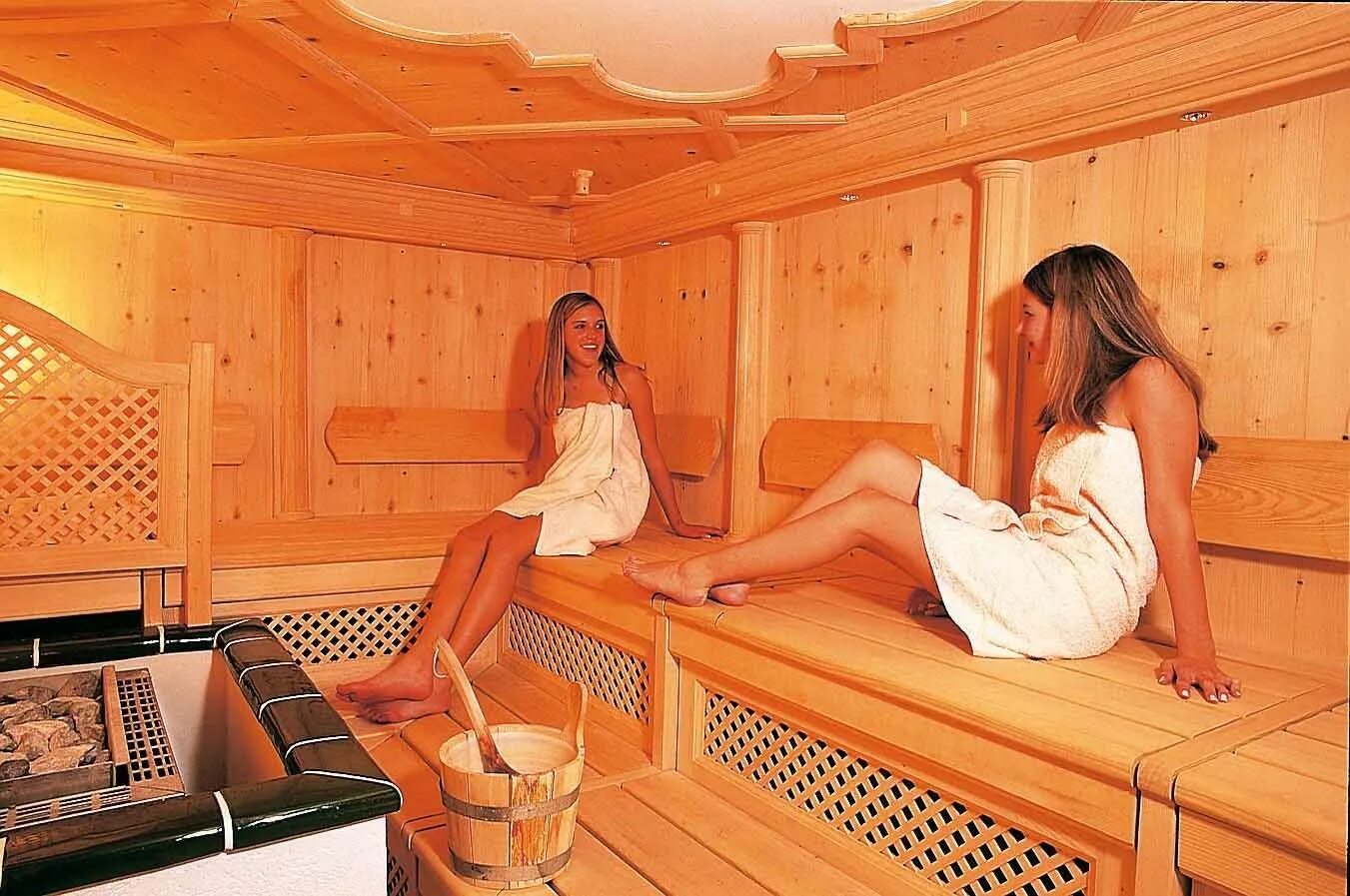 В бане женской и мужской. Финская сауна. Можно ли в баню. Попарились в баньке. Париться в сауне.