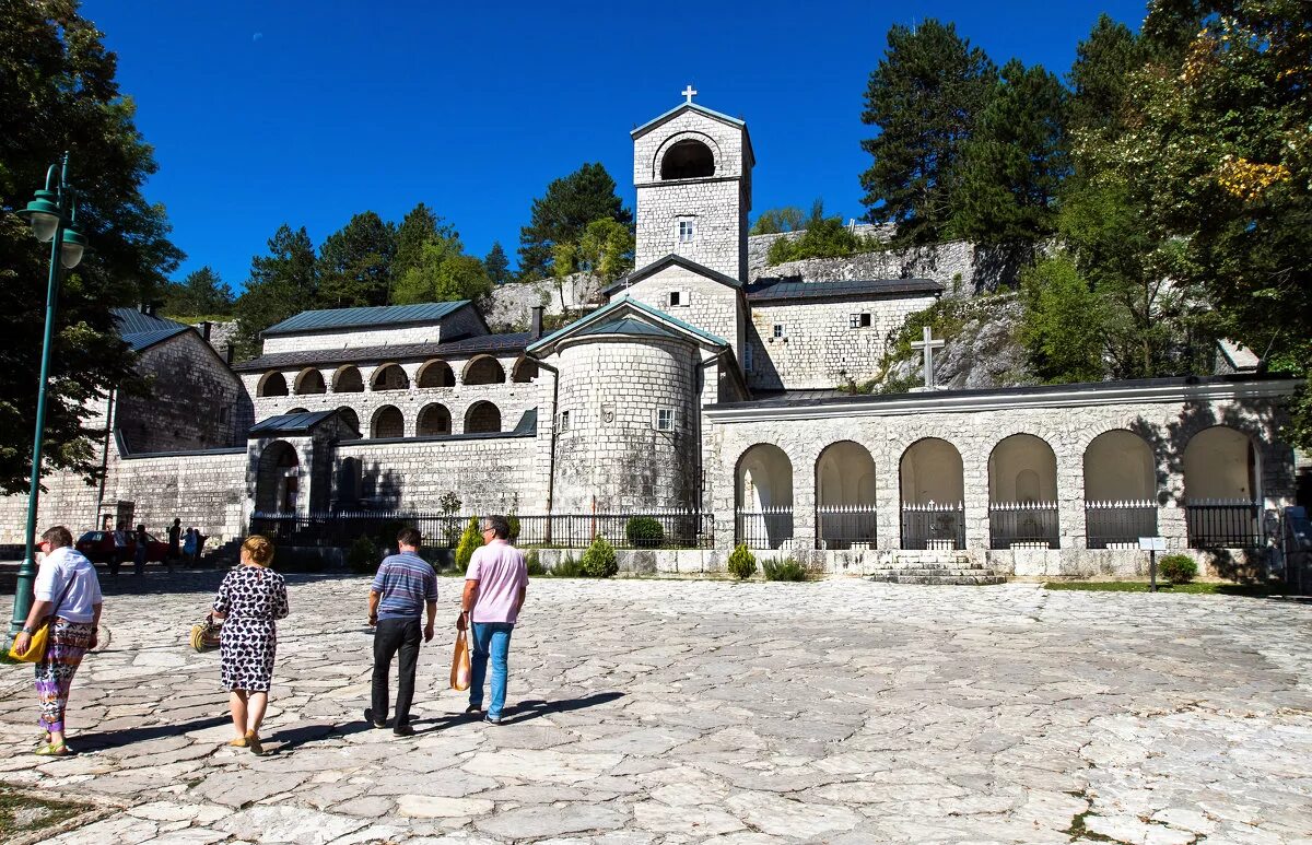 Монастырь цетинье в черногории. Цетинский монастырь черногория фото. Монастырь в цетине черногория. Цетинский монастырь. Цетине).