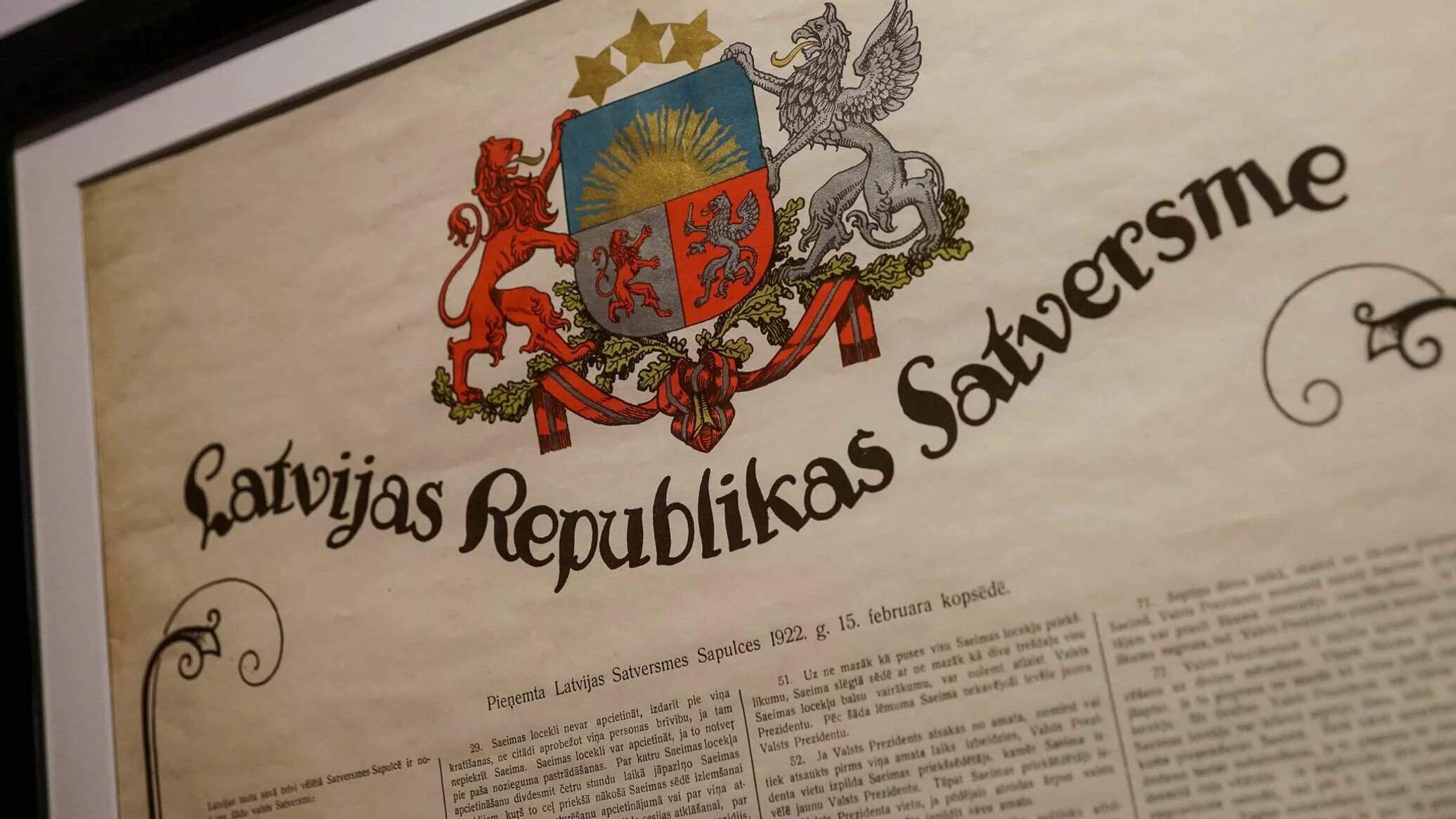 Конституция Латвийской Республики. Конституция Латвии 1922. Конституция Латвии фото.