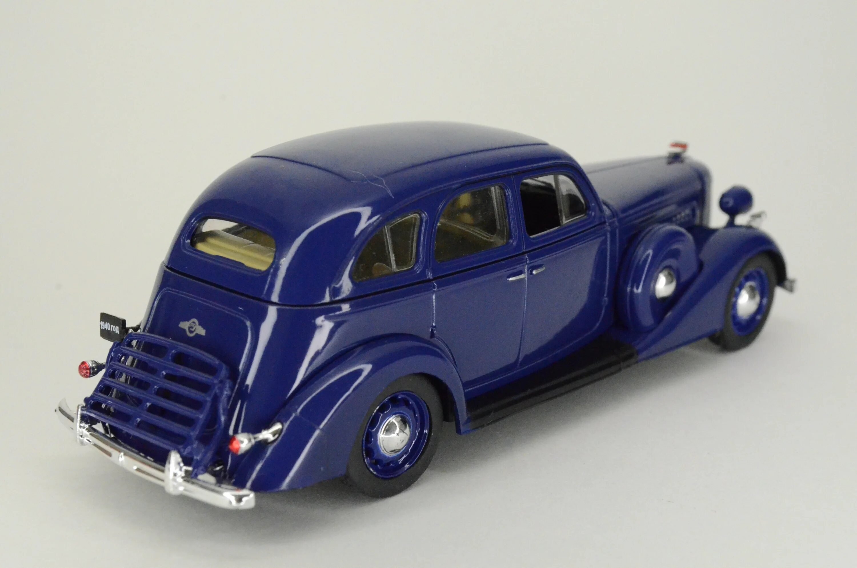 Welly kia rio. седельный тягач daf xf530 pure excellence 2018 blue. лаз-695е 1963. масштабный синим. масштабные модели волга-газ-3110.