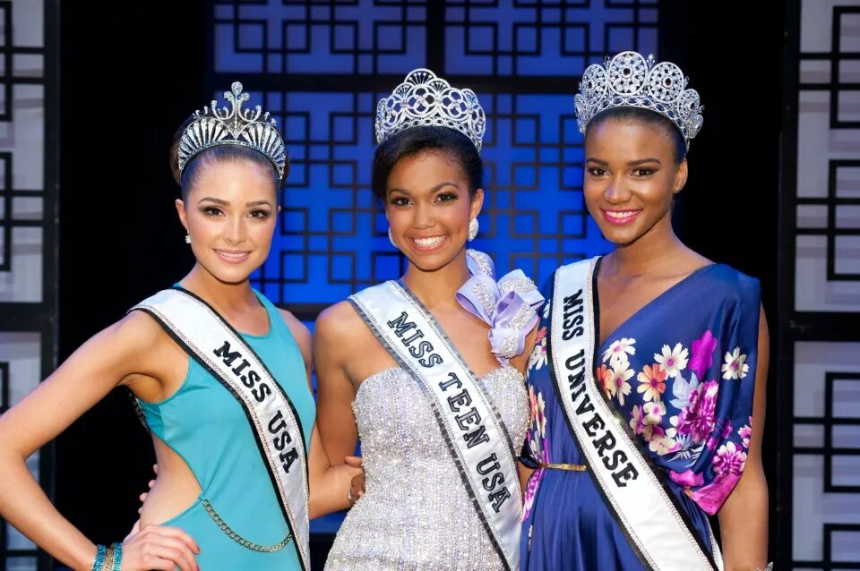 Miss around. Мисс Universe USA. Мисс Вселенная 2011 церемония. Мисс сестра. Мисс Universe 2023 USA.