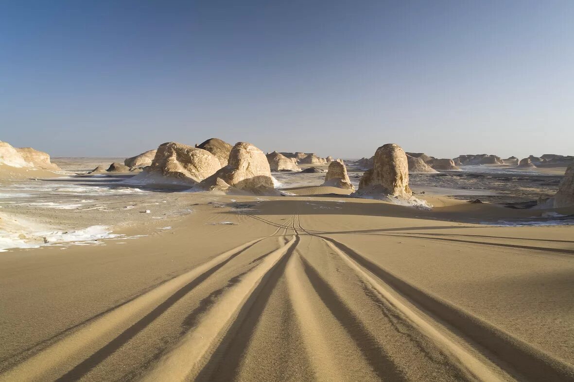 Какая природа египта. Национальный парк белая пустыня Египет. Сахара Эль Бейда. Хургада пустыня сахара. Оазис Фарафра.