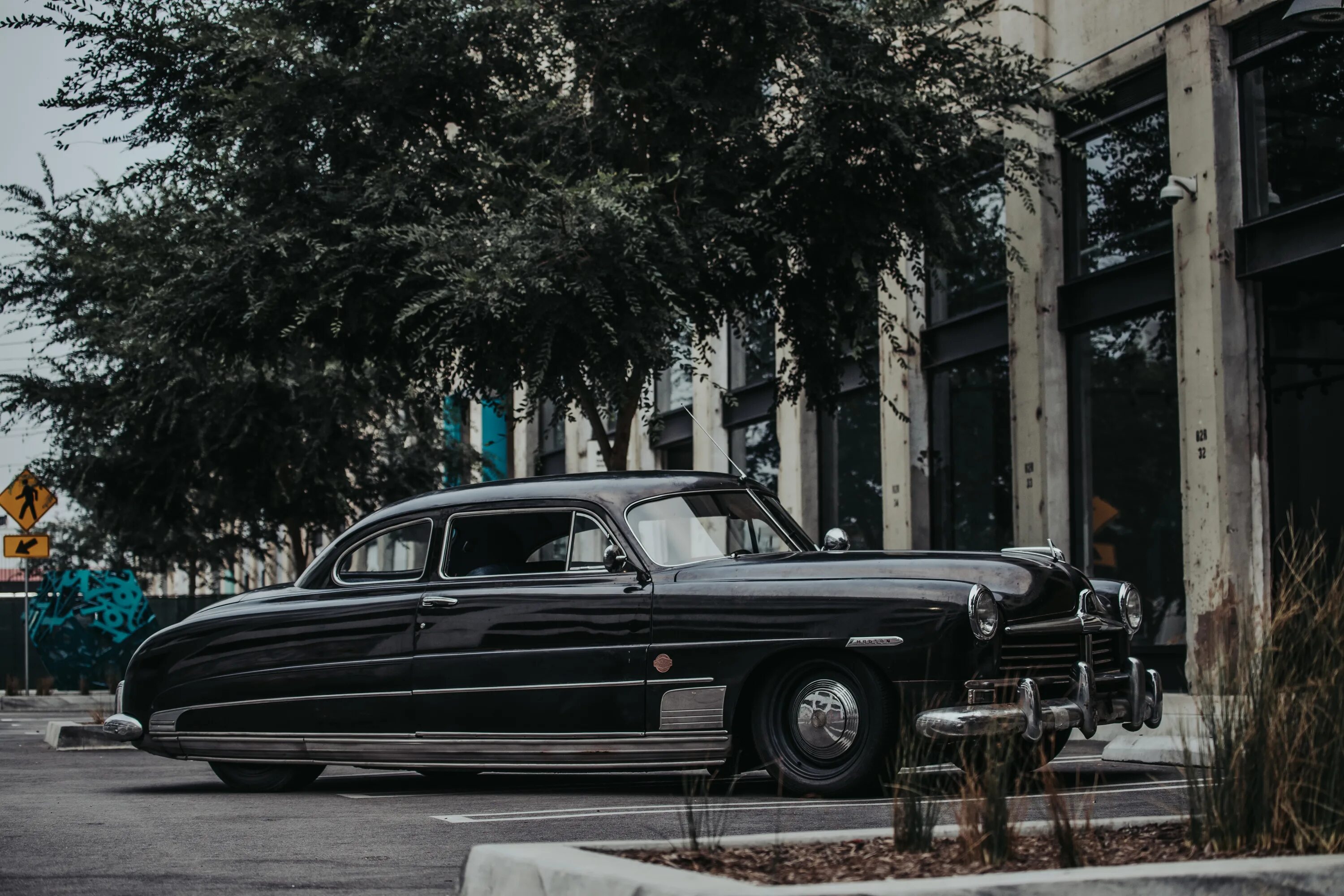 Включи гудзон еду на машине. Hudson 1949. 1949 Hudson Coupe. Гудзон автомобиль 1949. Хадсон 49 автомобиль.