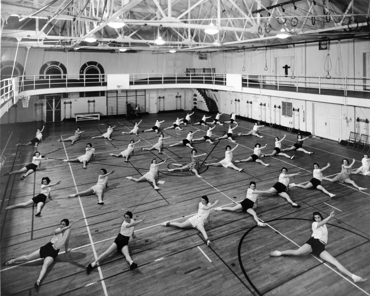 Fitness stories instagram. Французская гимнастическая система. Известные марки тренажера. History gym. Парень в спортзале.