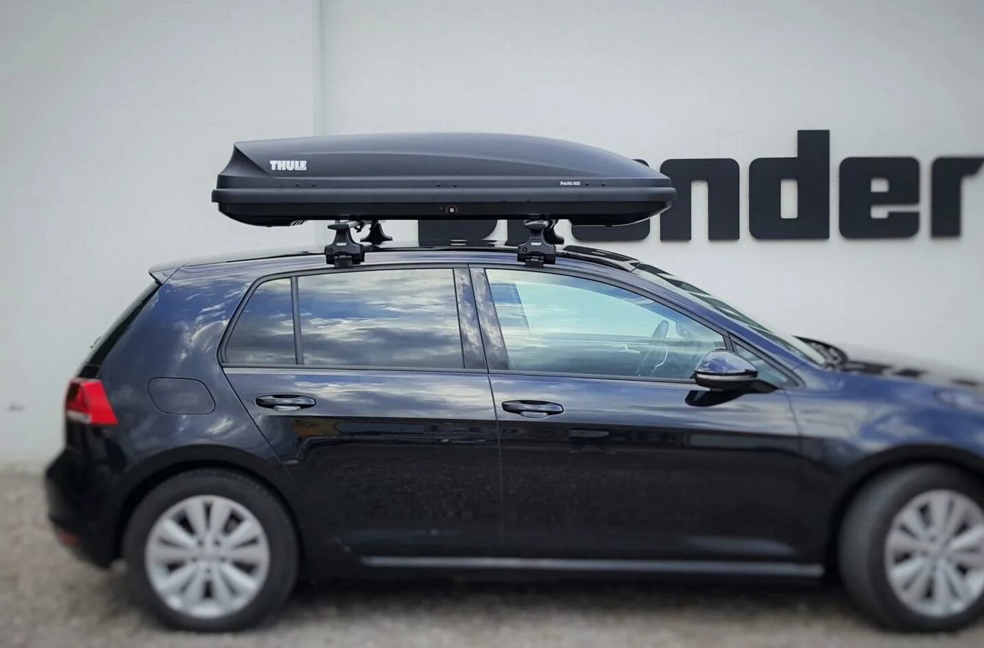 Туле на крышу купить. Автобокс Thule Pacific 600. Багажник Thule Pacific 200. Бокс на крышу Thule Pacific 600. Автобокс Thule Pacific 600 черный.